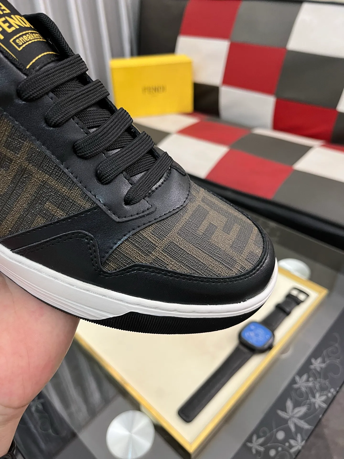Men's Men's Shoes💰420⌚️⌚️[Fendi] Fendi's latest casual shoes for men! Available at counters simultaneously! A one-to-one replica of the original. Made entirely of imported top-grain calfskin, the interior is made of top-grain water-dyed cowhide, and the original factory-supplied rubber outsole. Leading new fashion concepts. Matching code: 38-443️⃣Colors available